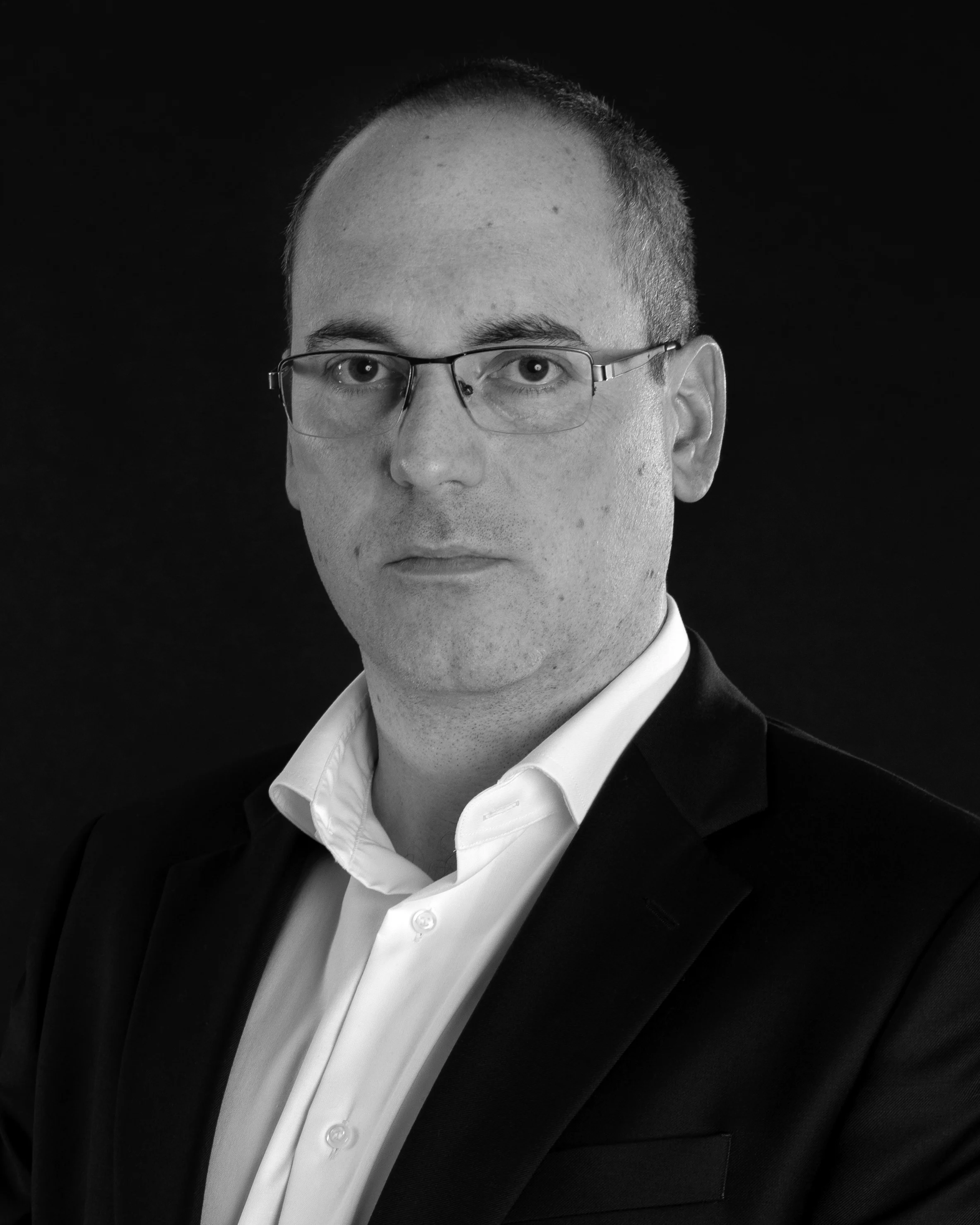 Portrait d'Alexandre Moeuf en noir et blanc
